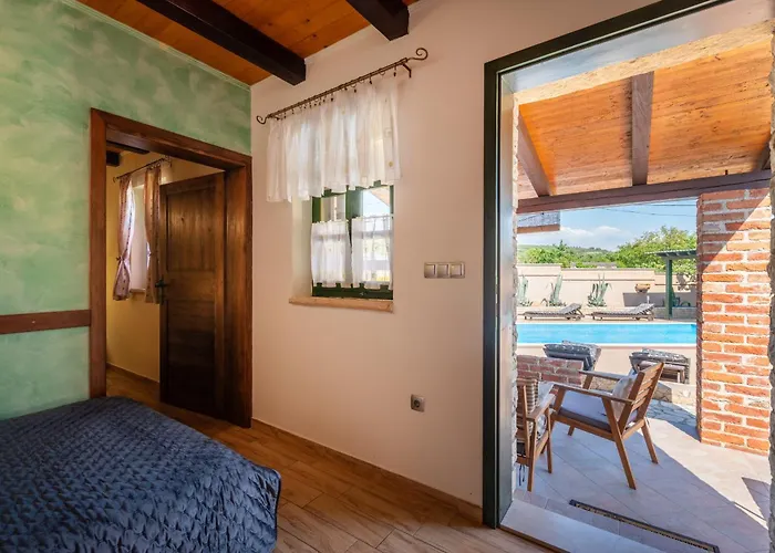 Stone Tea With Pool Вилла Поседарье