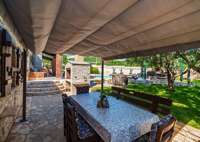 Stone Tea With Pool * Поседарье