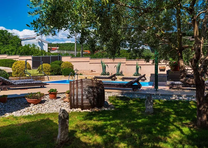 Stone Tea With Pool Поседарье