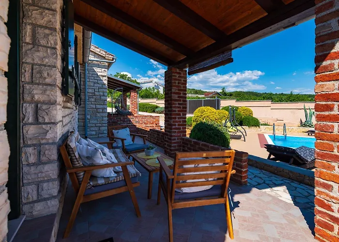 Stone Tea With Pool *