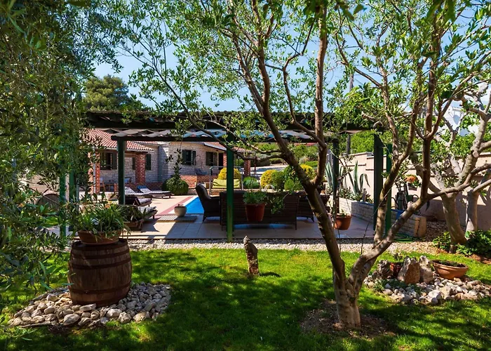 Stone Tea With Pool Поседарье