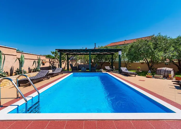 Stone Tea With Pool * Поседарье